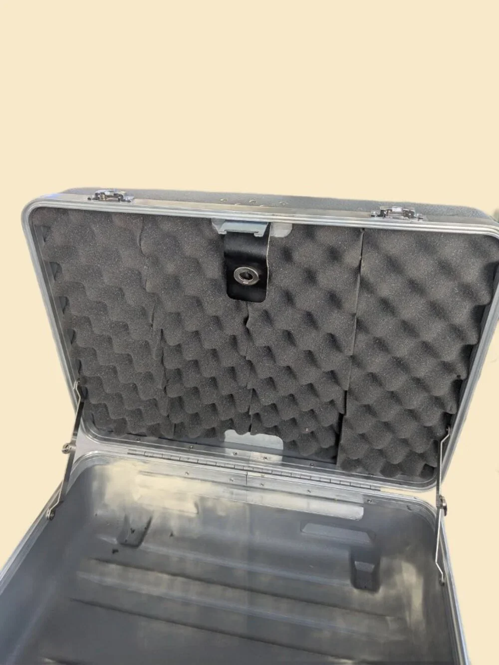 Vintage Hardshell - Combo Lock case - with inside padding